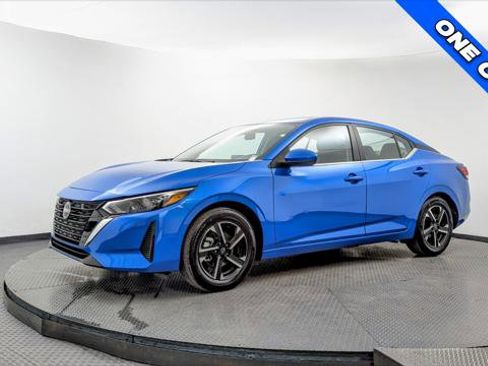 Used 2025 Nissan Sentra SV image 2