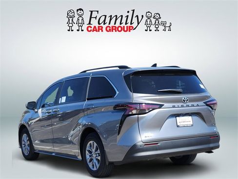 New 2026 Toyota Sienna XLE image 3