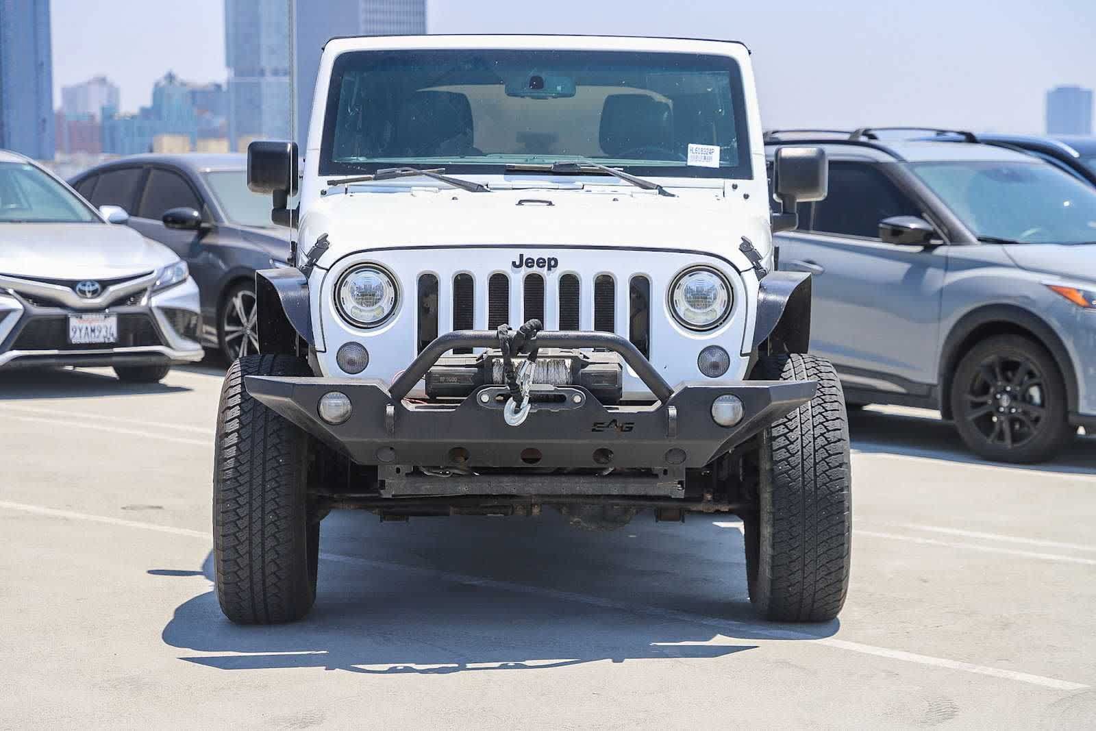 Used 2017 Jeep Wrangler Unlimited Sahara w/ Connectivity Group AWD/4WD image 2