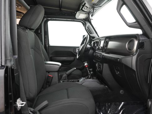 Used 2018 Jeep Wrangler Sport AWD/4WD image 12