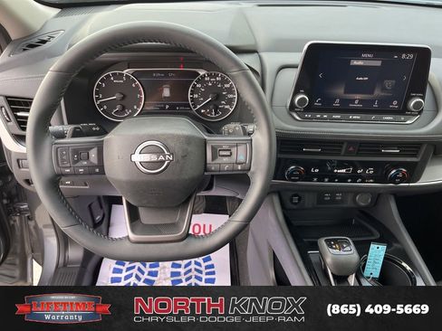 Used 2025 Nissan Rogue SV image 7