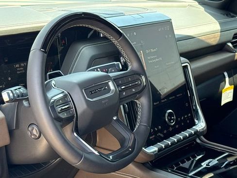 Used 2026 GMC Yukon Denali Ultimate image 17