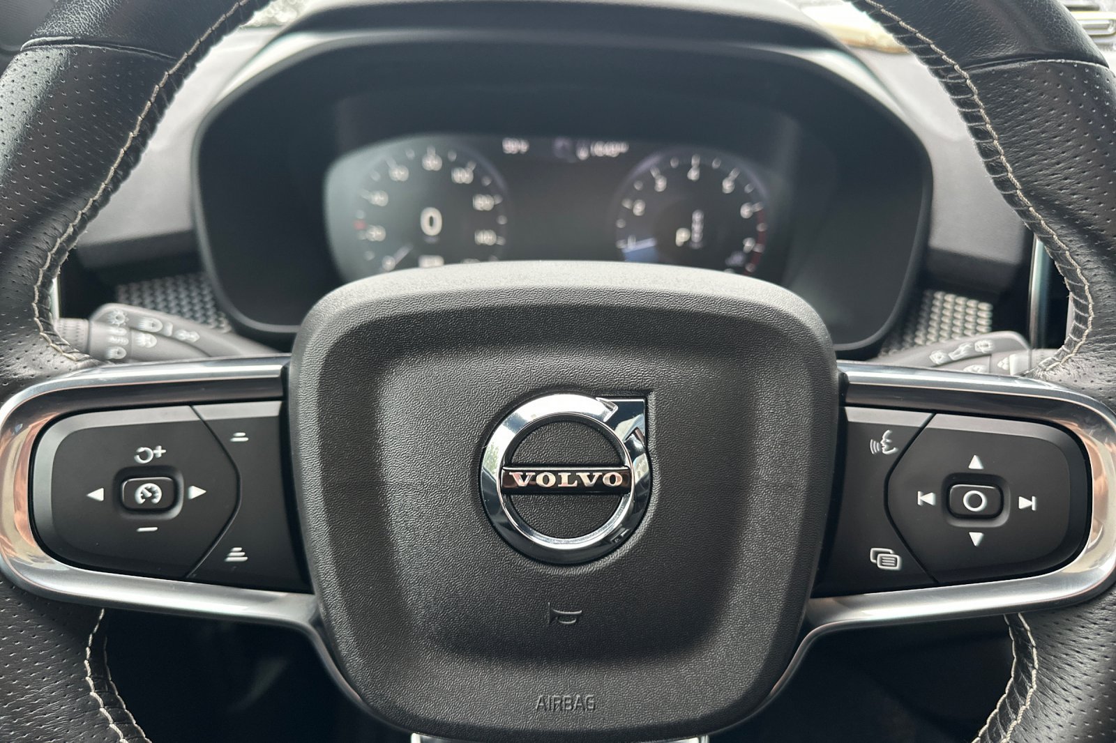 Used 2021 Volvo XC40 T5 R-Design AWD/4WD image 24
