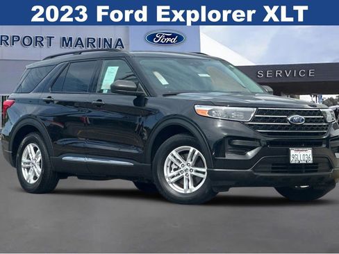 Certified 2023 Ford Explorer XLT image 2