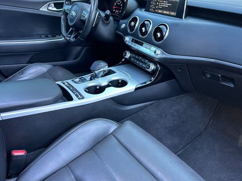 Used 2018 Kia Stinger GT2 image 12