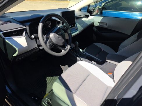 Used 2023 Toyota Corolla LE image 3