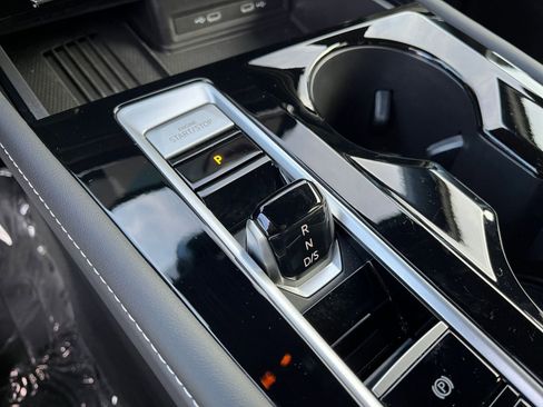 Used 2025 Volkswagen Atlas Cross Sport SE image 41