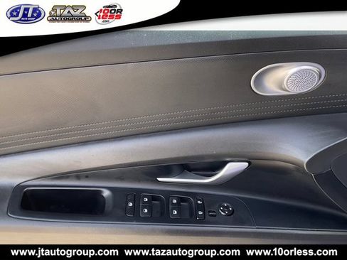 Used 2024 Hyundai Elantra SEL FWD image 11