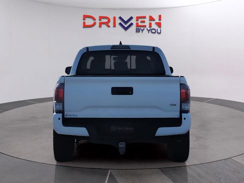 Used 2020 Toyota Tacoma TRD Off-Road w/ TRD Premium Off Road Package image 4