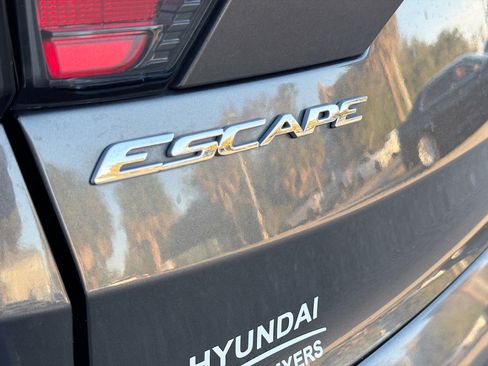 Used 2017 Ford Escape S image 11