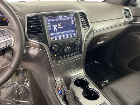 Used 2018 Jeep Grand Cherokee Overland AWD/4WD image 29