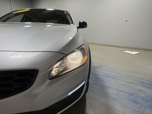 Used 2018 Volvo V60 T5 Cross Country AWD/4WD image 33