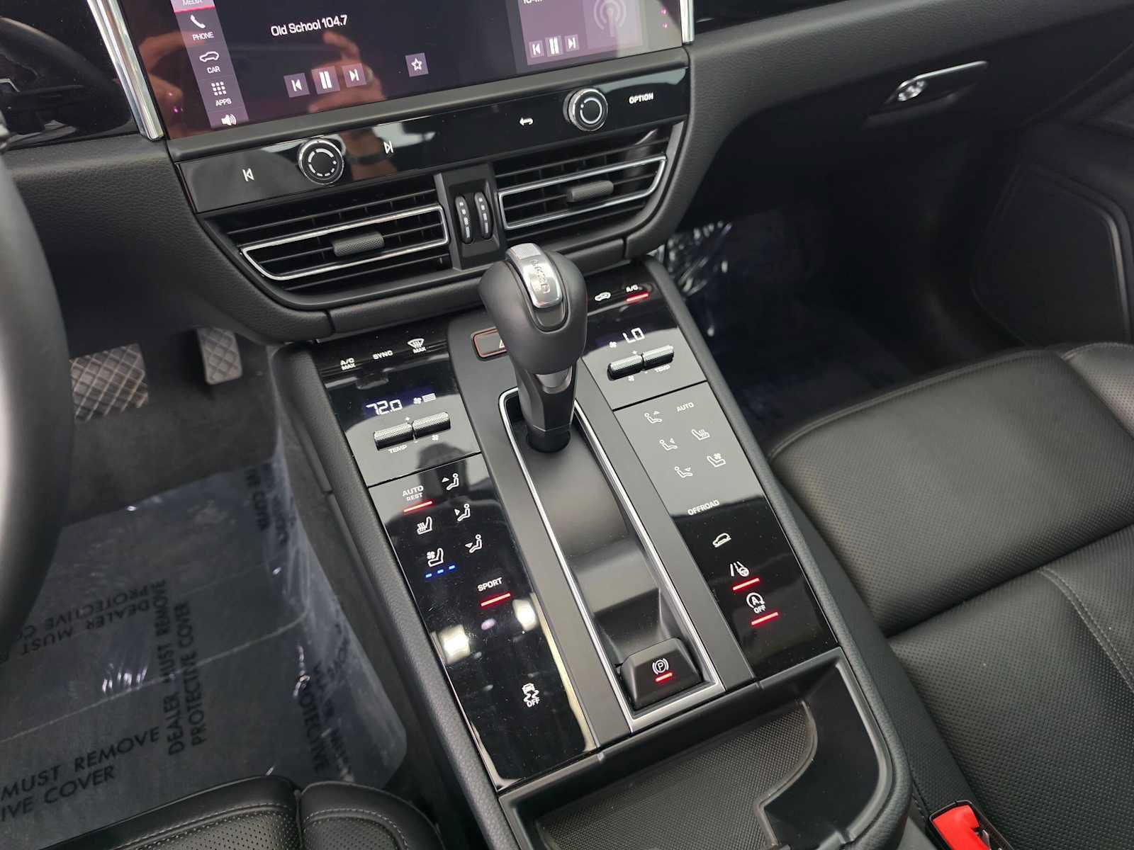 Used 2025 Porsche Macan AWD/4WD image 29