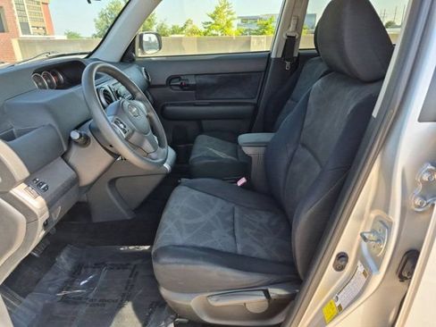 Used 2012 Scion xB FWD image 9