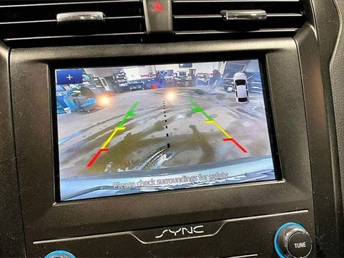 Used 2020 Ford Fusion SE w/ Equipment Group 151A image 13