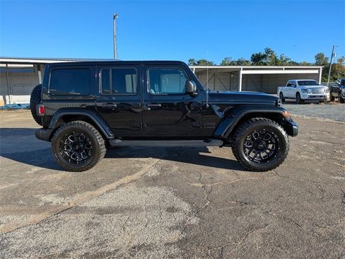 Used 2022 Jeep Wrangler Unlimited Sahara image 3