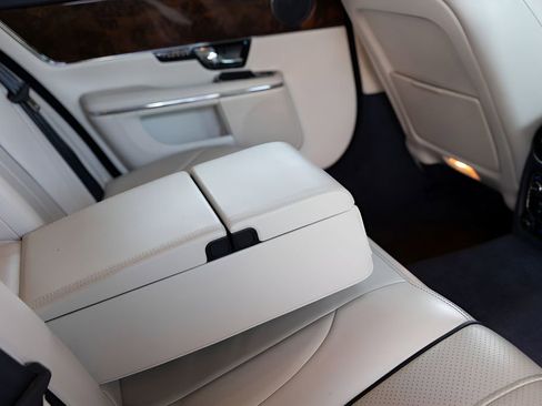 Used 2012 Jaguar XJ L RWD image 69