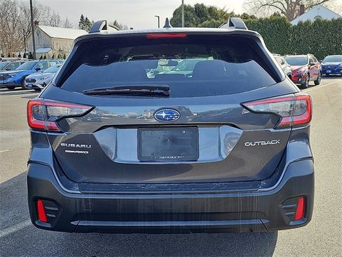Used 2022 Subaru Outback Premium image 5
