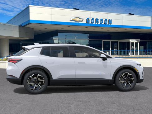 New 2026 Chevrolet Equinox EV LT image 5