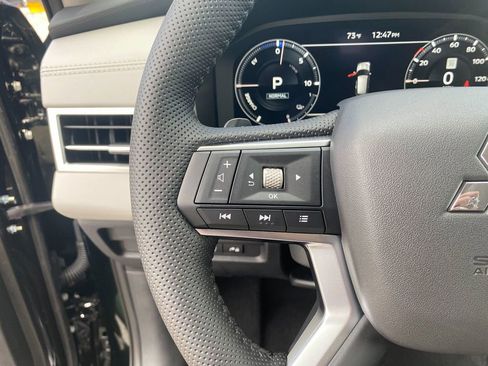 New 2025 Mitsubishi Outlander SEL image 16