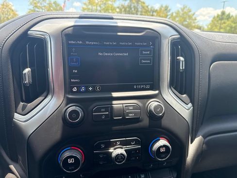 Used 2022 Chevrolet Silverado 1500 LT AWD/4WD image 11