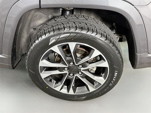 Used 2022 Jeep Grand Cherokee Overland image 37