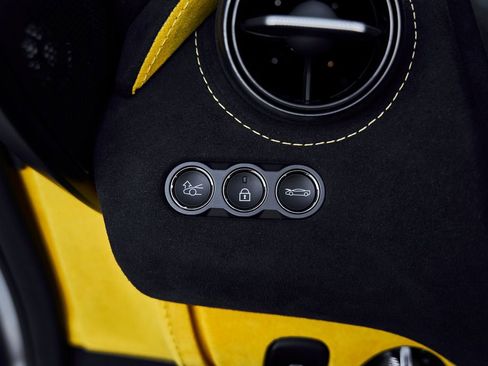 Used 2026 McLaren 750S Spider RWD image 52