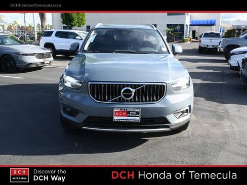 Used 2021 Volvo XC40 T4 Inscription image 2