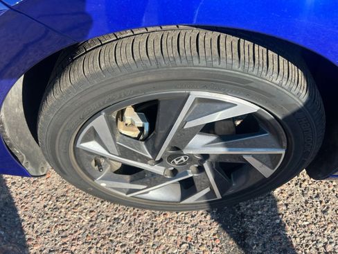 Used 2025 Hyundai Elantra Limited image 31