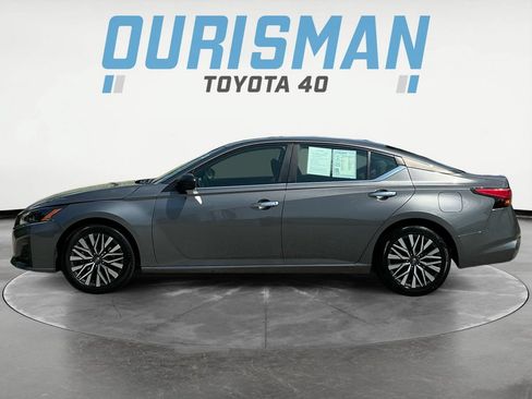 Used 2024 Nissan Altima 2.5 SV FWD image 4