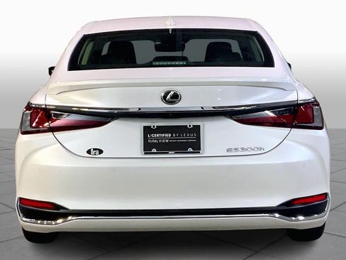 Certified 2025 Lexus ES 300h w/ Luxury Package image 5
