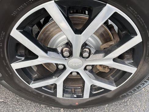 Used 2024 Jeep Grand Cherokee L Limited w/ Luxury Tech Group II image 33