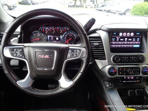 Used 2017 GMC Yukon SLT image 10