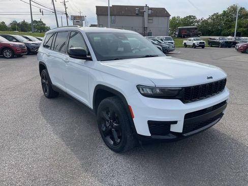 Used 2023 Jeep Grand Cherokee L Laredo AWD/4WD image 3