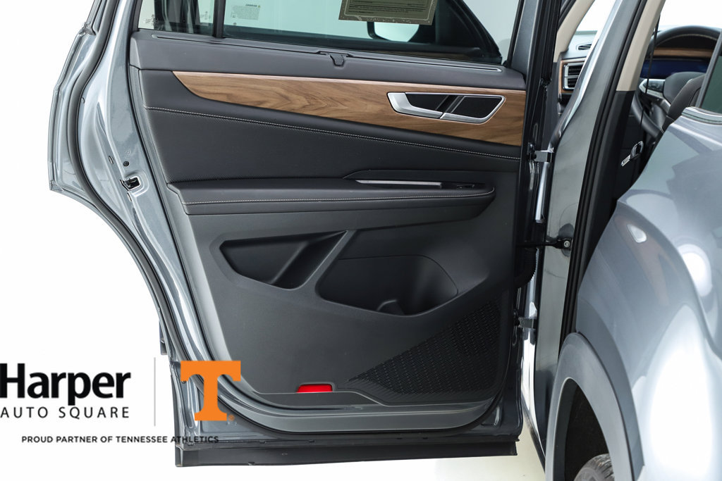 New 2025 Volkswagen Atlas SE w/ Panoramic Sunroof Package FWD image 17