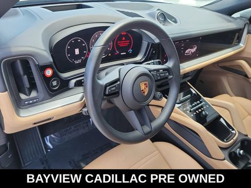 Used 2025 Porsche Cayenne Coupe AWD/4WD image 23