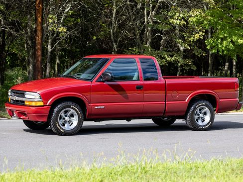 Used 2001 Chevrolet S10 Pickup LS w/ Preferred Equipment Group RWD image 12