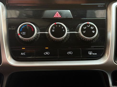 Used 2021 Kia Sorento LX image 22