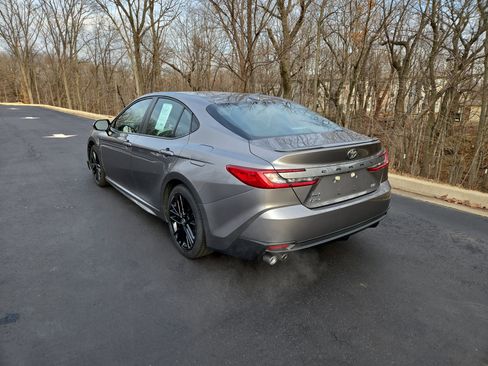 Used 2025 Toyota Camry SE image 6