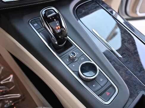 Used 2021 Cadillac Escalade Premium Luxury image 24