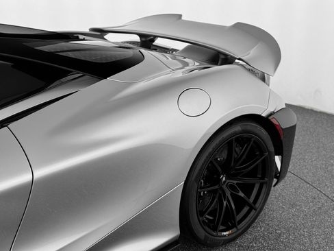 Used 2022 McLaren 765LT image 40