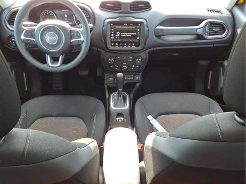 Used 2023 Jeep Renegade Latitude w/ Sun/Sound Group AWD/4WD image 10