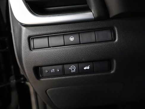 Used 2024 Nissan Rogue SV AWD/4WD image 18