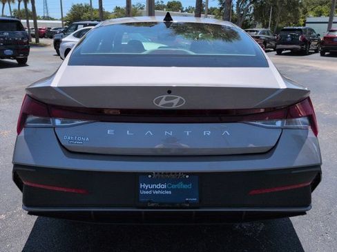 Certified 2025 Hyundai Elantra SE FWD image 5