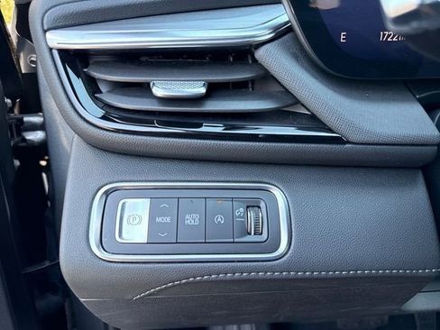 Used 2025 Buick Enclave Preferred FWD image 25