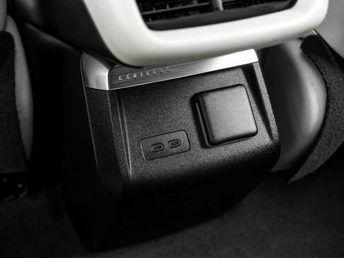 Used 2023 Cadillac Lyriq AWD image 39