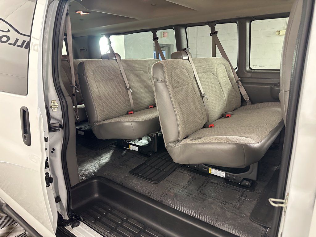 Used 2025 Chevrolet Express 3500 LT w/ LT Preferred Equipment Group RWD image 16