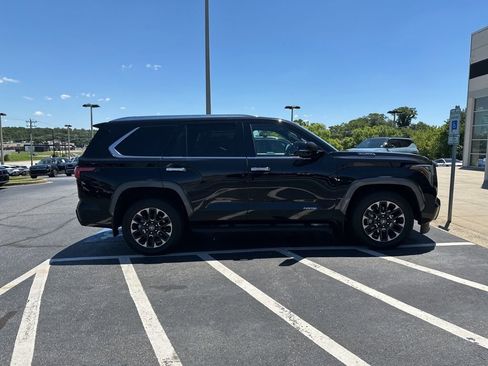 Used 2025 Toyota Sequoia Limited AWD/4WD image 7