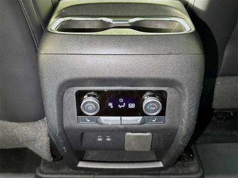 Used 2025 Buick Enclave Avenir image 25