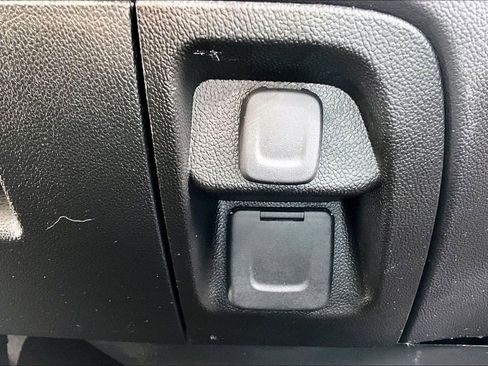 Used 2018 Chevrolet Silverado 1500 LT w/ LT Convenience Package image 16